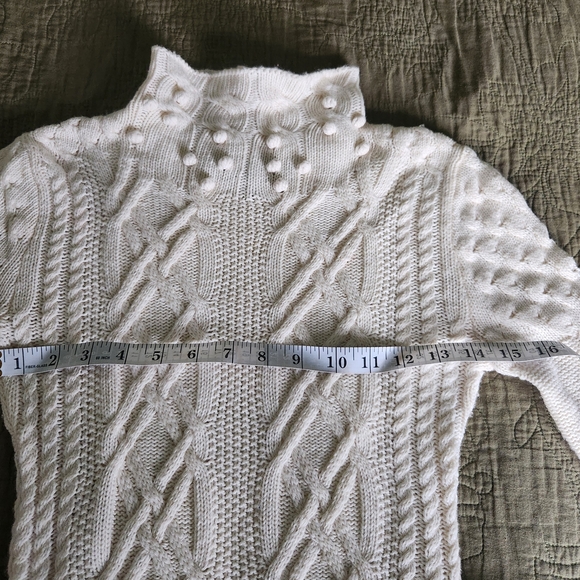 BCBG MAXAZRIA turtle neck white cable knit top - Picture 13 of 16